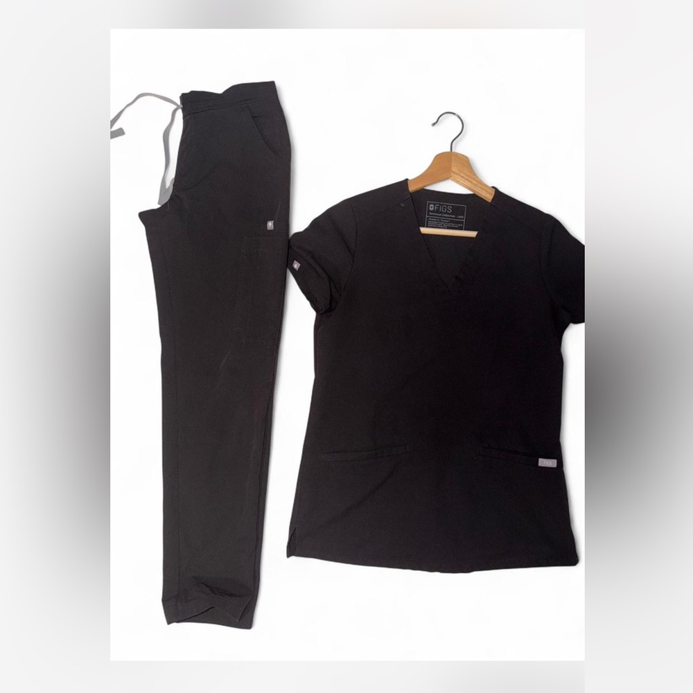 Figs Black Scrub Set
